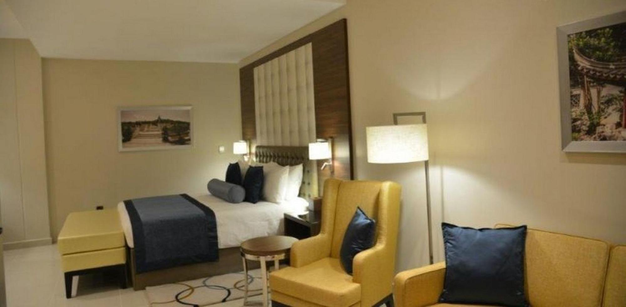 Room In Lodge - The Envoy Hotel And Suites Abuja Exterior foto