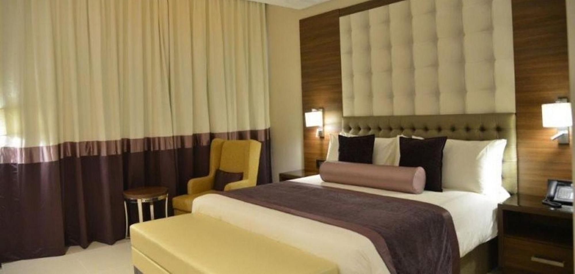 Room In Lodge - The Envoy Hotel And Suites Abuja Exterior foto